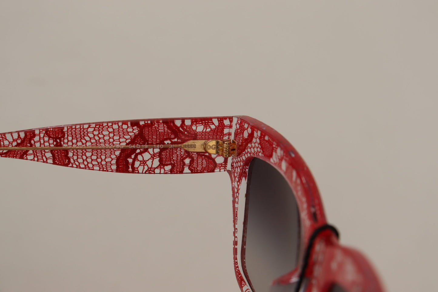 Dolce & Gabbana Elegante Sonnenbrille mit sizilianischem Spitzeneinsatz