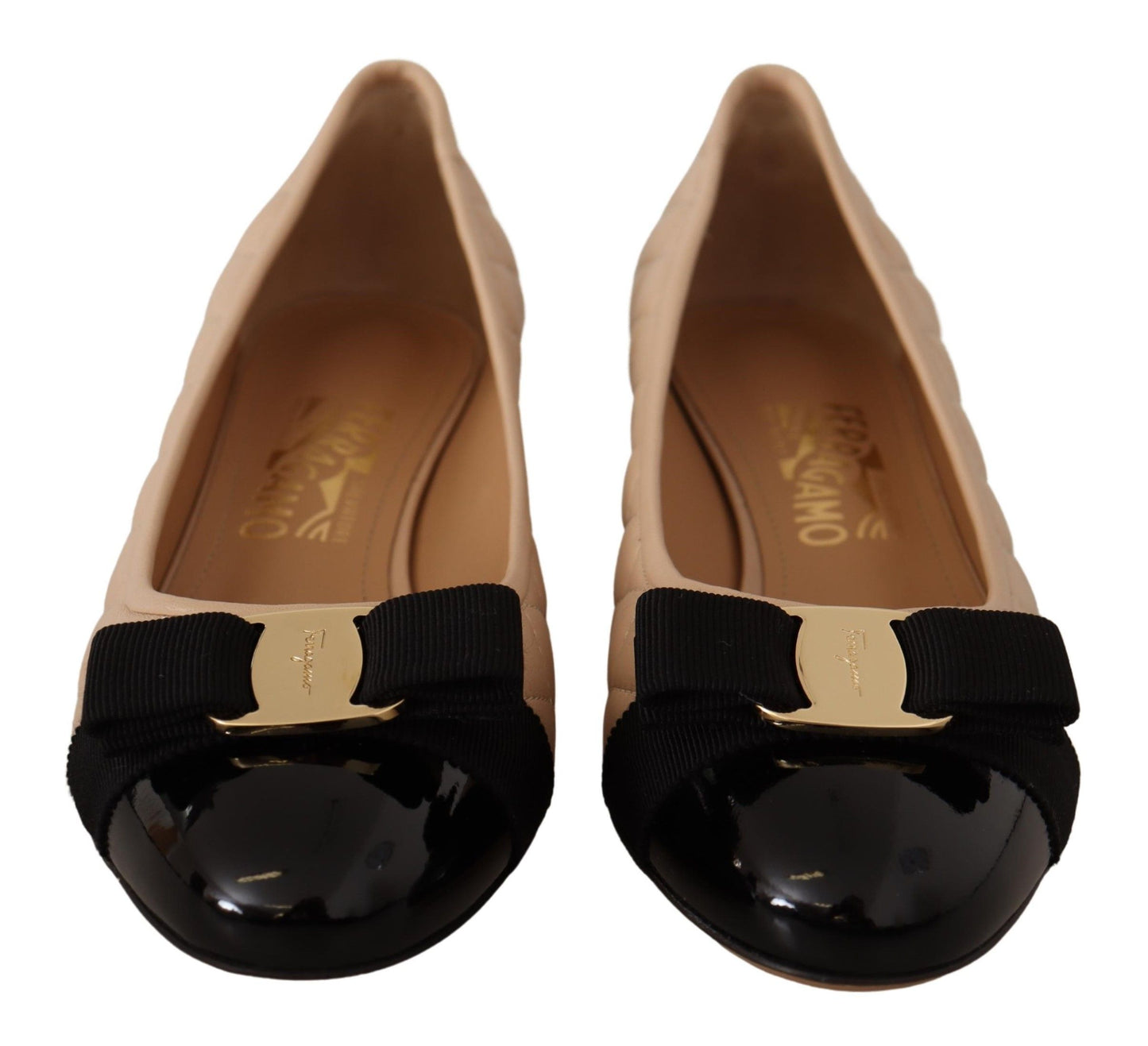 Salvatore Ferragamo Elegante gesteppte Lederpumps in Beige und Schwarz