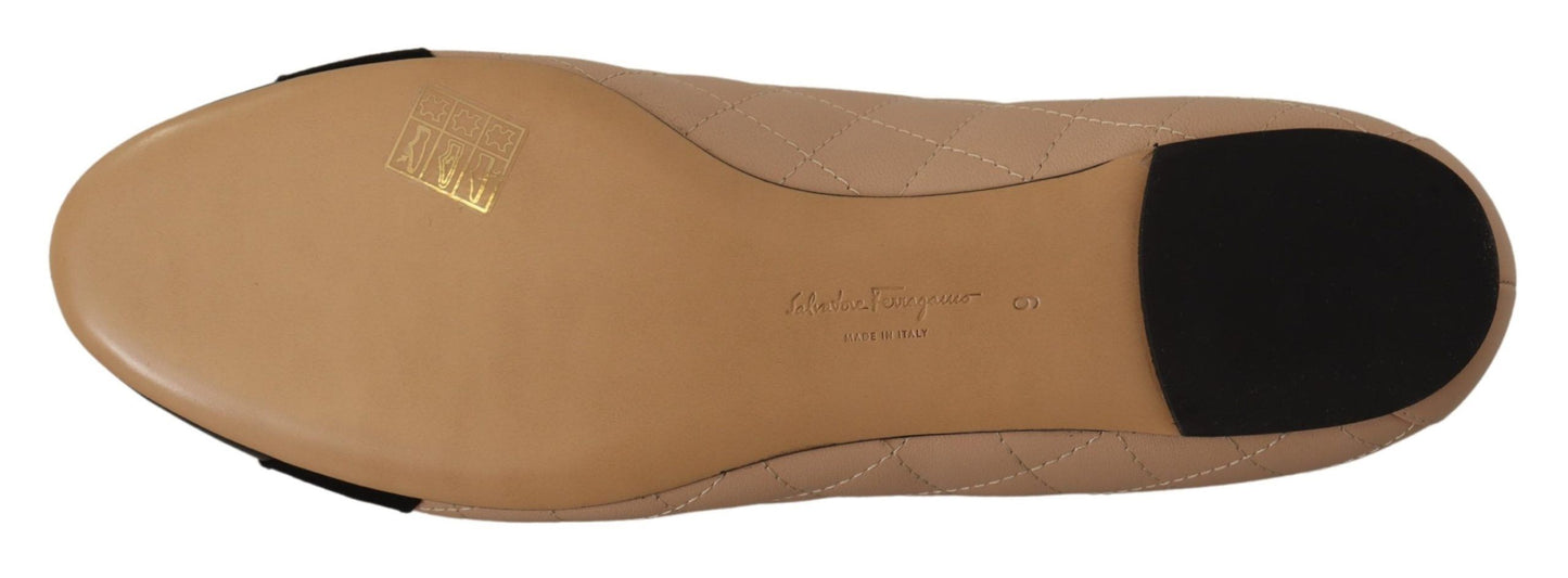 Salvatore Ferragamo Elegante gesteppte Lederflats - schickes zweifarbiges Design