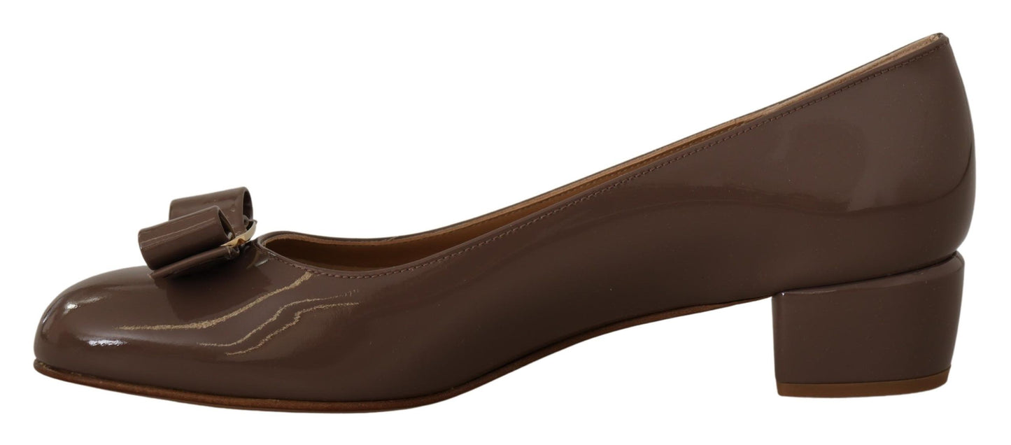 Salvatore Ferragamo Elegante braune Kümmel-Pumps mit Vara-Schleife