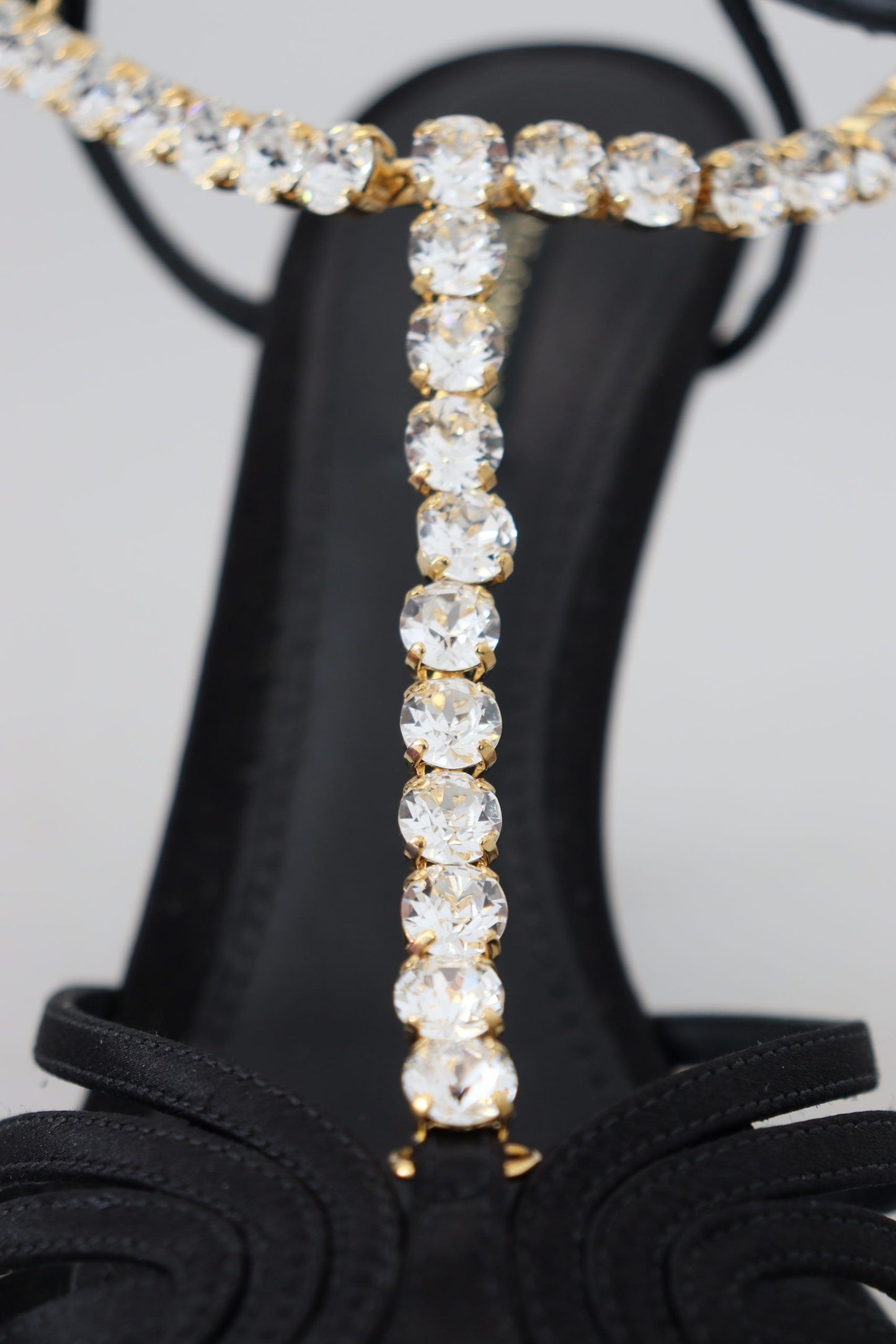 Dolce & Gabbana Elegante Seidenmischung Kristall T-Strap Heels