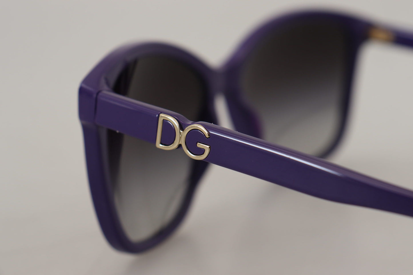 Dolce & Gabbana Elegante runde violette Sonnenbrille für Frauen