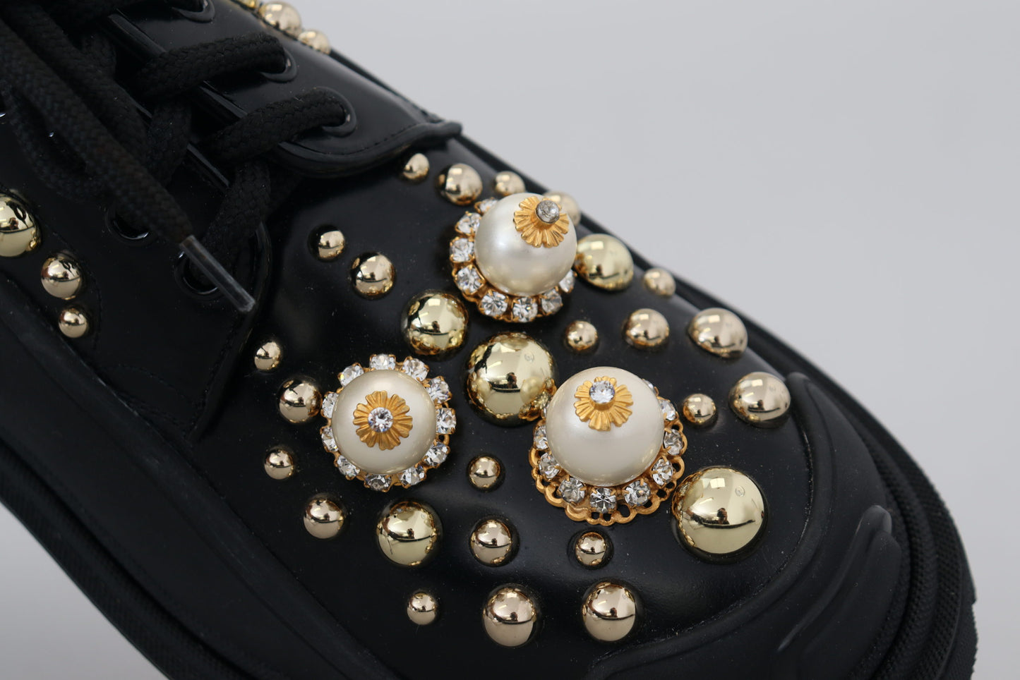 Dolce & Gabbana Zeitlose Derby Flats aus schwarzem Leder mit Glam-Akzenten