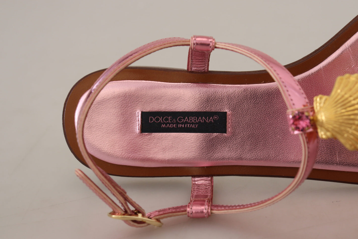 Dolce & Gabbana Schicke rosa Ledersandalen mit exquisiter Verzierung