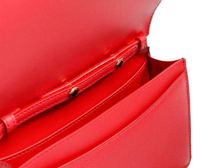 Burberry Hampshire Kleine rote Crossbody-Tasche aus Glattleder mit Logoprägung