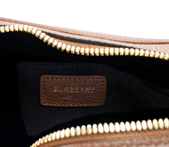 Burberry Kleine markengeschützte braune Leder-Kamera-Kreuztasche