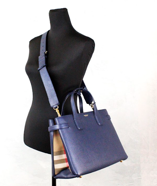 Burberry Banner Medium Regency Blau Leder Tote Crossbody Handtasche Geldbörse