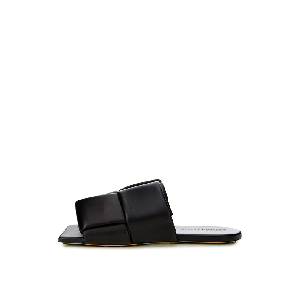 Bottega Veneta Elegante schwarze Ledersandalen