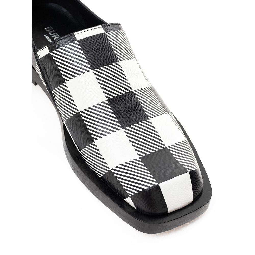 Burberry Flacher Schuh aus schwarzem und weißem Leder